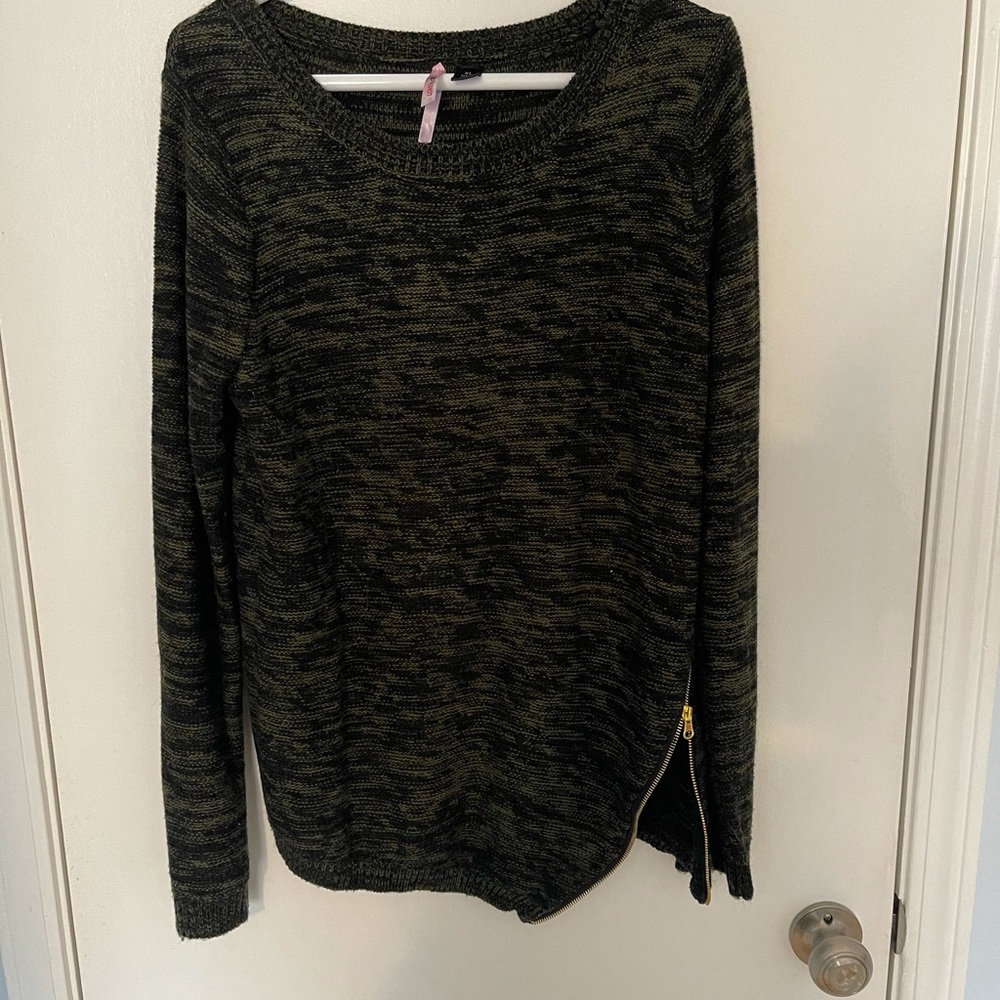 Sweater - Picture 3 of 5